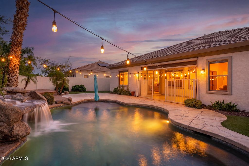 18426 W CHERYL Drive, Waddell, AZ 85355