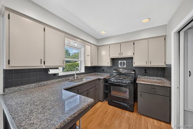 22809 Harper Lake Avenue, Saint Clair Shores, MI 48080