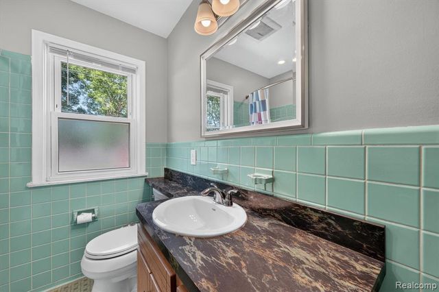 22809 Harper Lake Avenue, Saint Clair Shores, MI 48080