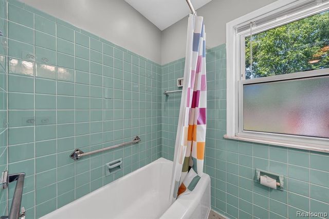 22809 Harper Lake Avenue, Saint Clair Shores, MI 48080
