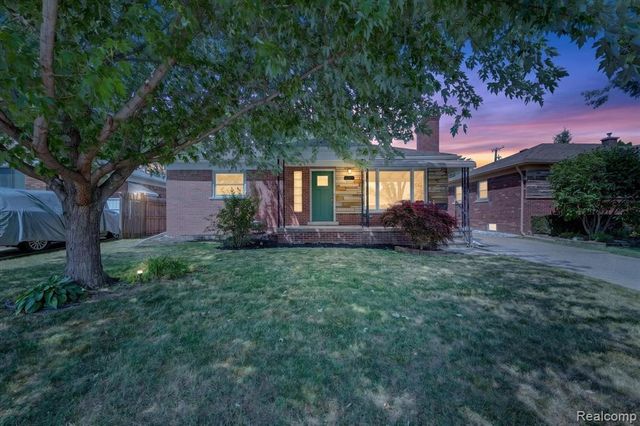 22809 Harper Lake Avenue, Saint Clair Shores, MI 48080