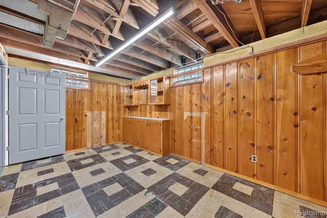 22809 Harper Lake Avenue, Saint Clair Shores, MI 48080