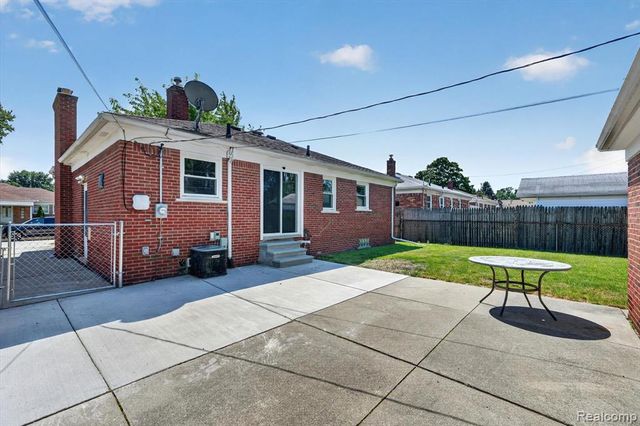 22809 Harper Lake Avenue, Saint Clair Shores, MI 48080