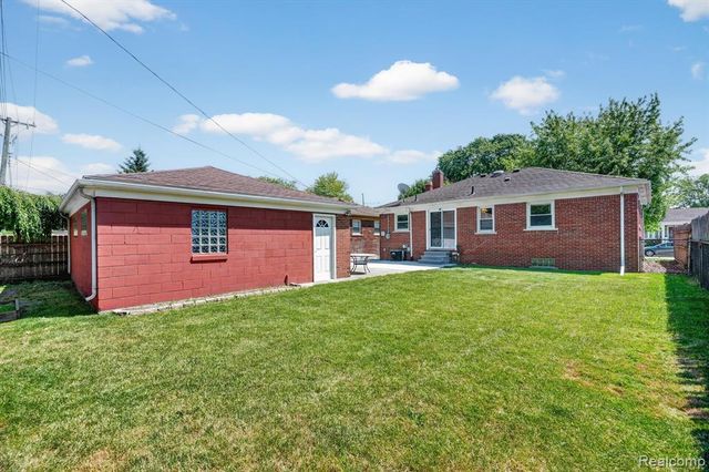 22809 Harper Lake Avenue, Saint Clair Shores, MI 48080