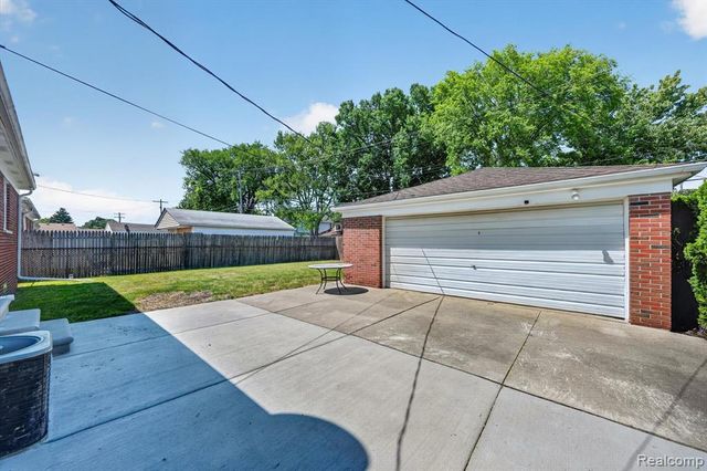 22809 Harper Lake Avenue, Saint Clair Shores, MI 48080