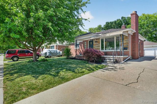 22809 Harper Lake Avenue, Saint Clair Shores, MI 48080