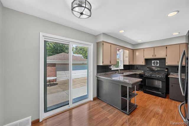 22809 Harper Lake Avenue, Saint Clair Shores, MI 48080