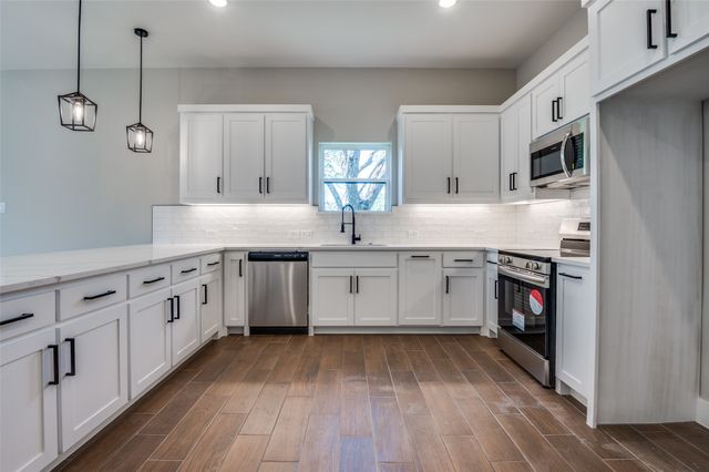 708 Perry Avenue, Waxahachie, TX 75165