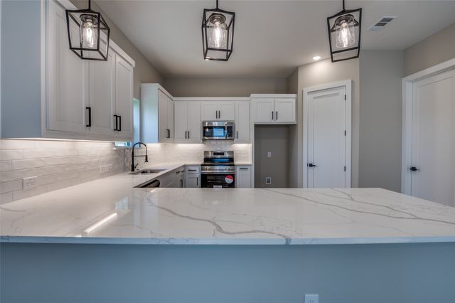 708 Perry Avenue, Waxahachie, TX 75165