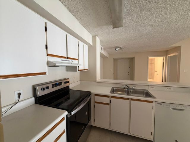 520 S Park Road 22-12, Hollywood, FL 33021
