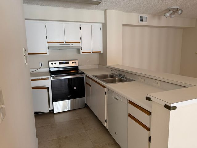520 S Park Road 22-12, Hollywood, FL 33021
