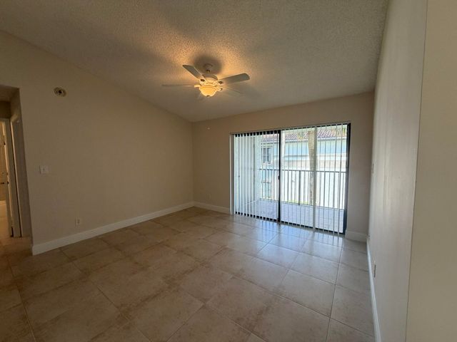 520 S Park Road 22-12, Hollywood, FL 33021
