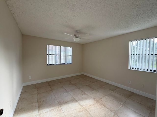 520 S Park Road 22-12, Hollywood, FL 33021