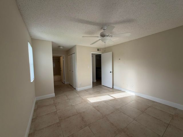 520 S Park Road 22-12, Hollywood, FL 33021