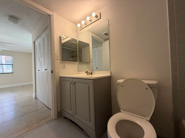 520 S Park Road 22-12, Hollywood, FL 33021