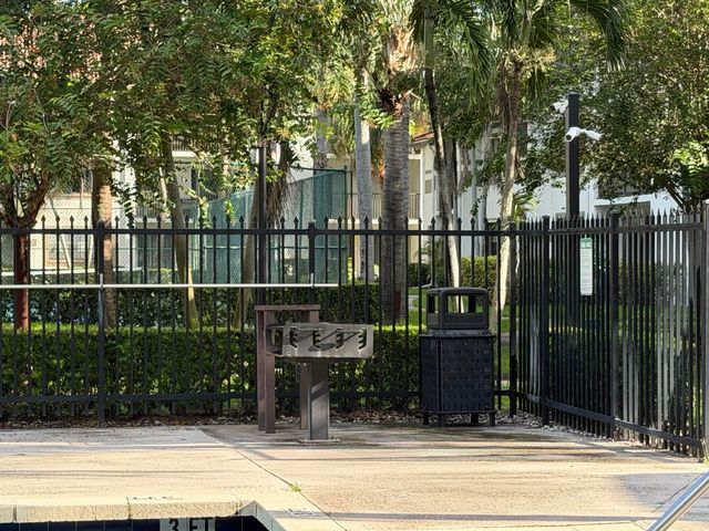 520 S Park Road 22-12, Hollywood, FL 33021