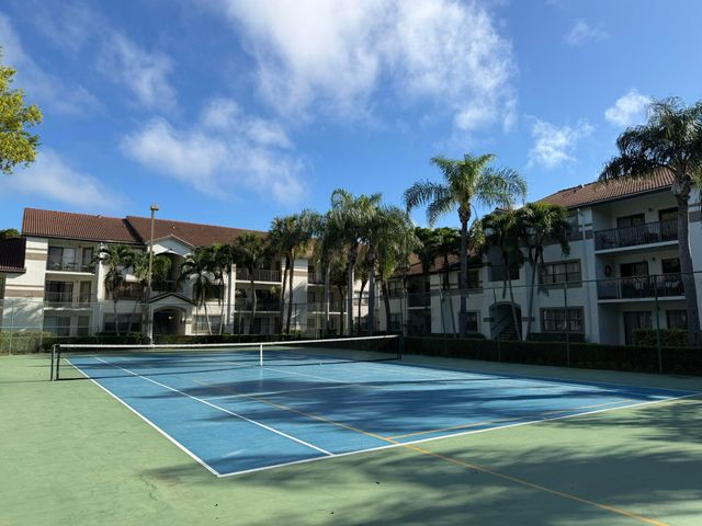 520 S Park Road 22-12, Hollywood, FL 33021
