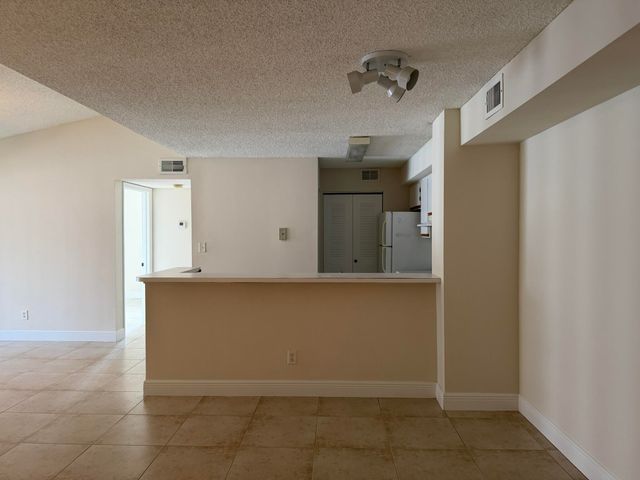 520 S Park Road 22-12, Hollywood, FL 33021