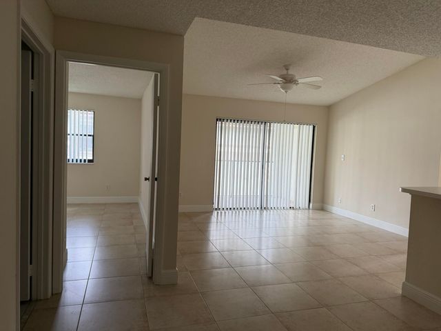 520 S Park Road 22-12, Hollywood, FL 33021