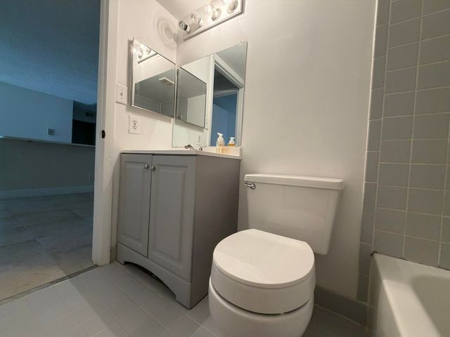 520 S Park Road 22-12, Hollywood, FL 33021