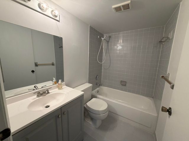 520 S Park Road 22-12, Hollywood, FL 33021