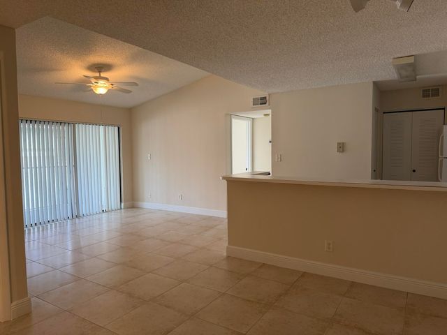 520 S Park Road 22-12, Hollywood, FL 33021