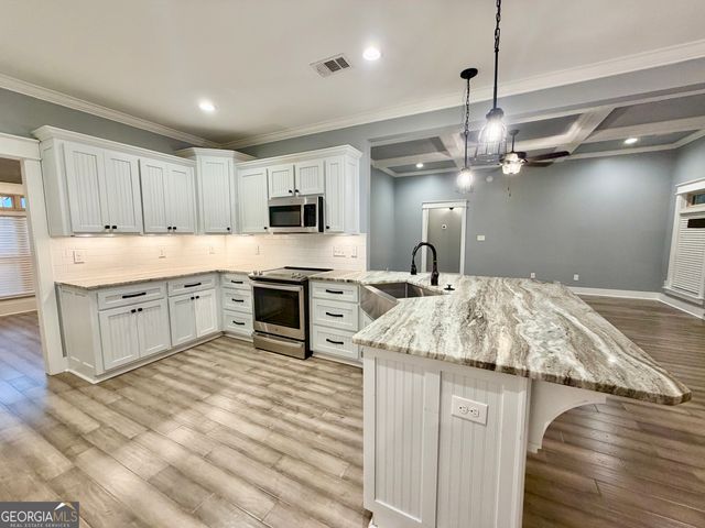 410 Hawks Nest Drive, Kathleen, GA 31047