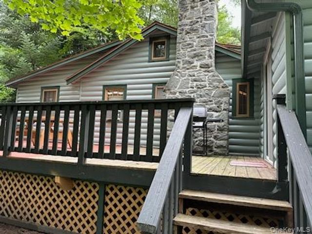 10 Circle Place, Smallwood, NY 12720