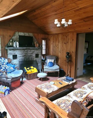 10 Circle Place, Smallwood, NY 12720