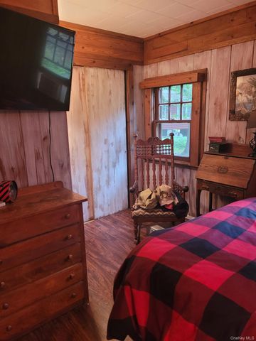 10 Circle Place, Smallwood, NY 12720