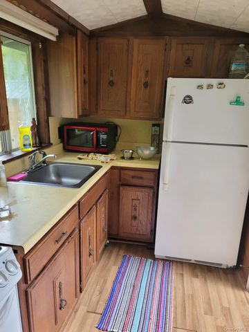 10 Circle Place, Smallwood, NY 12720