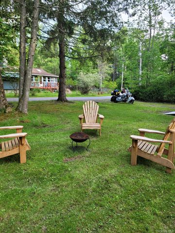 10 Circle Place, Smallwood, NY 12720