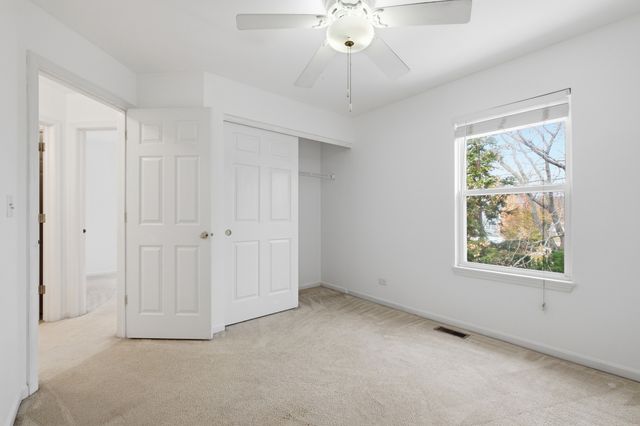 684 N Autumn Circle, Lindenhurst, IL 60046