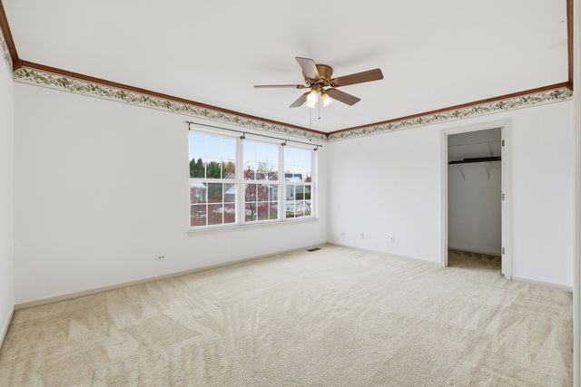 684 N Autumn Circle, Lindenhurst, IL 60046