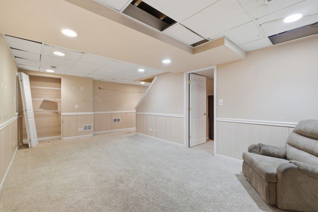 684 N Autumn Circle, Lindenhurst, IL 60046