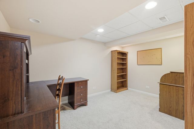 684 N Autumn Circle, Lindenhurst, IL 60046