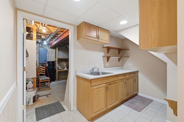 684 N Autumn Circle, Lindenhurst, IL 60046