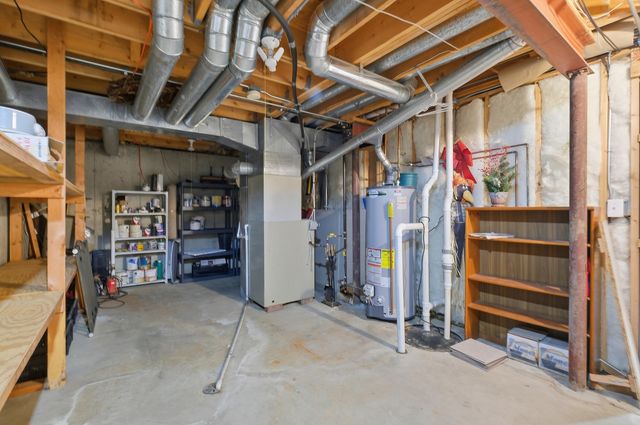 684 N Autumn Circle, Lindenhurst, IL 60046