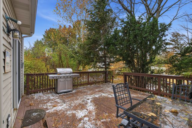 684 N Autumn Circle, Lindenhurst, IL 60046