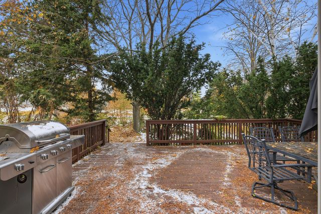 684 N Autumn Circle, Lindenhurst, IL 60046