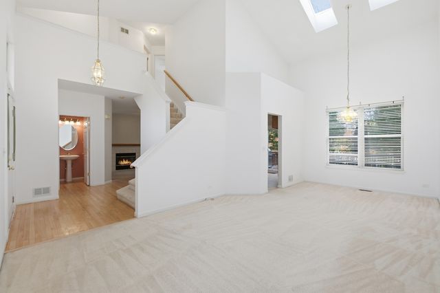 684 N Autumn Circle, Lindenhurst, IL 60046