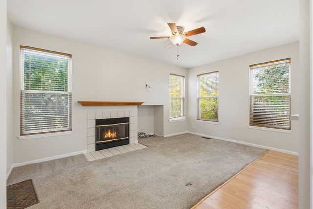 684 N Autumn Circle, Lindenhurst, IL 60046