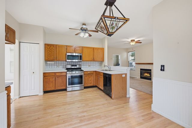 684 N Autumn Circle, Lindenhurst, IL 60046