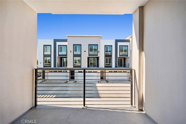 9613 Juniper Avenue 19, Fontana, CA 92335