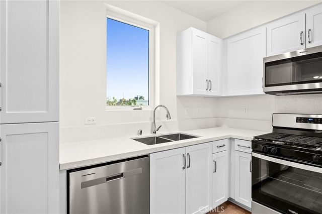 9613 Juniper Avenue 19, Fontana, CA 92335