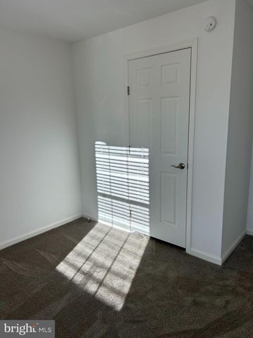 433 EASTWOOD LN, Lancaster, PA 17601