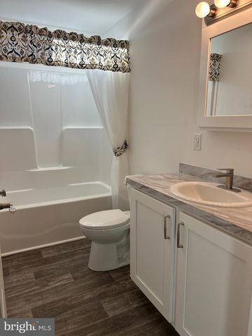 433 EASTWOOD LN, Lancaster, PA 17601