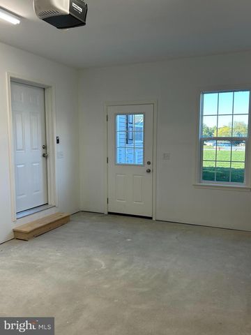 433 EASTWOOD LN, Lancaster, PA 17601