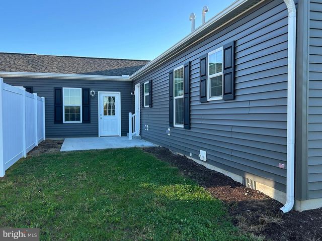 433 EASTWOOD LN, Lancaster, PA 17601