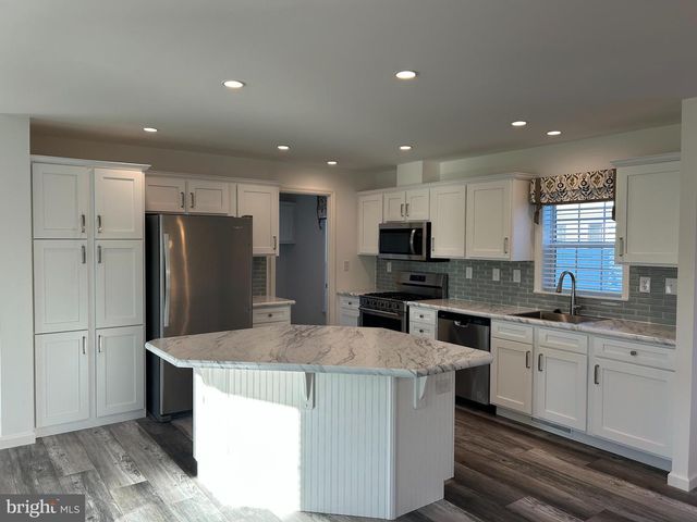 433 EASTWOOD LN, Lancaster, PA 17601